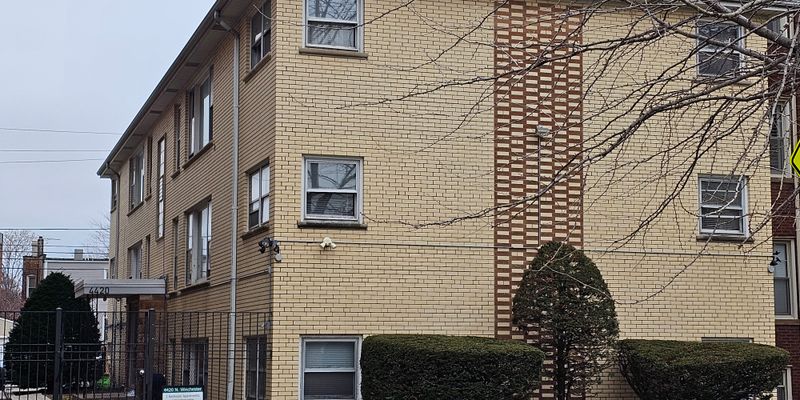 Chicago Apartment: 4420 N Winchester Ave