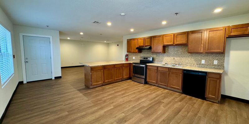 Sulphur Apartment: 1144 N Hazel St