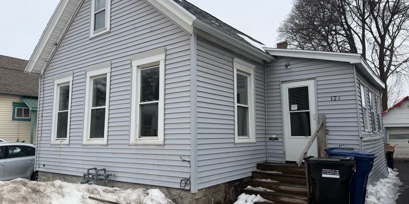 Syracuse Apartment: 121 Schiller Ave