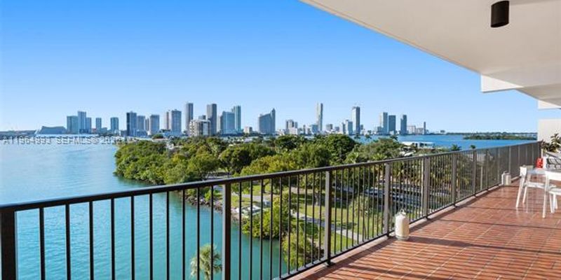 Miami Condo: 1000 Venetian Way