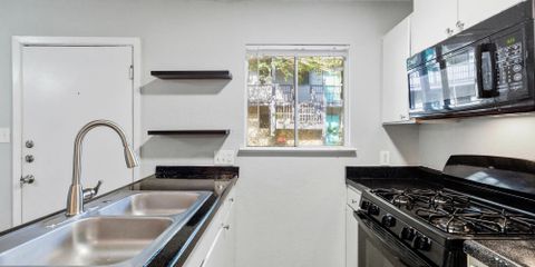 apt-18-kitchen-b.jpg