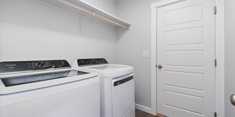 21-Laundry Area.jpg