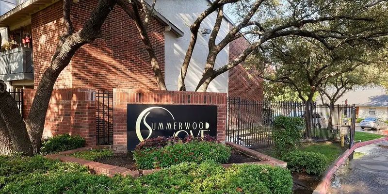 Dallas Apartment: 9821 Summerwood Cir