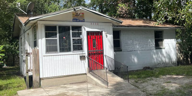 Jacksonville House: 5350 Dodge Road