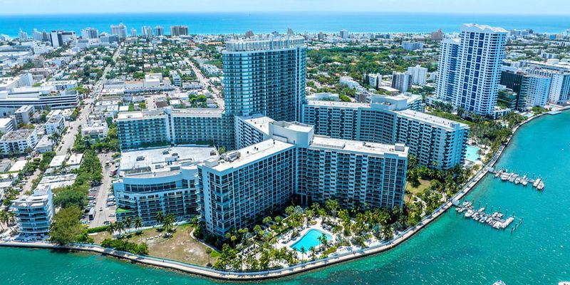 Miami Beach Condo: 1500 Bay Rd