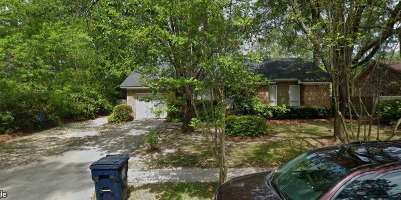 Summerville House: 103 Bramwell Dr