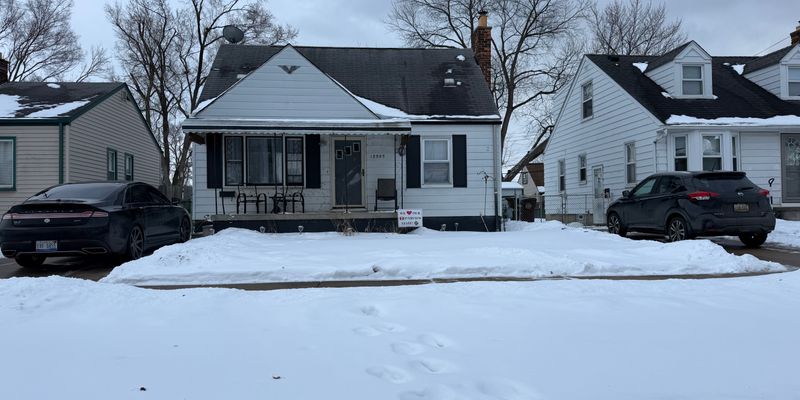 Southgate House: 12985 Pullman St