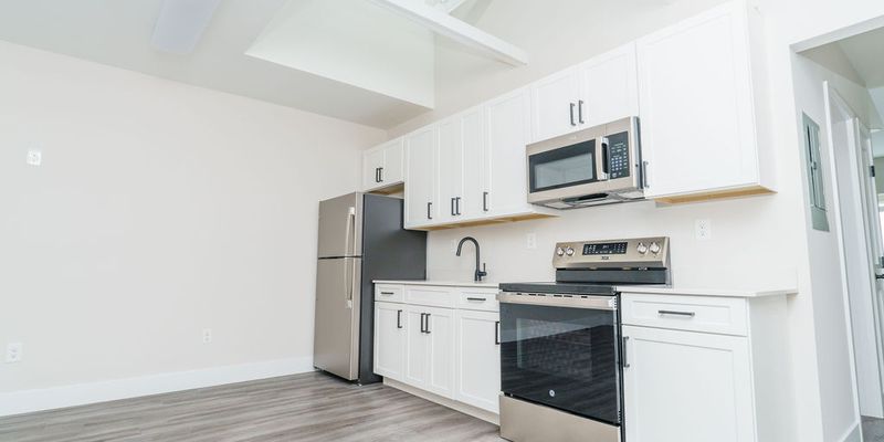 Milford Apartment: 115 NE Front St