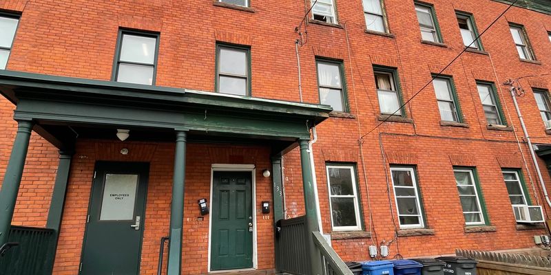 Hartford Apartment: 133 Hungerford St