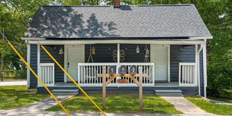 Atlanta House: 724 North Ave