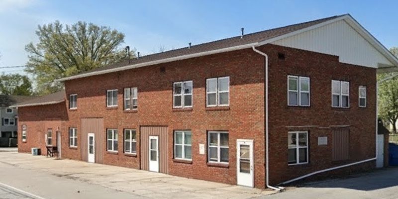 Blue Grass Apartment: 114 S Mississippi St