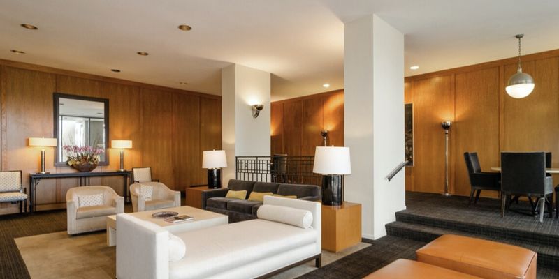 Chicago House: 2626 N Lakeview Ave