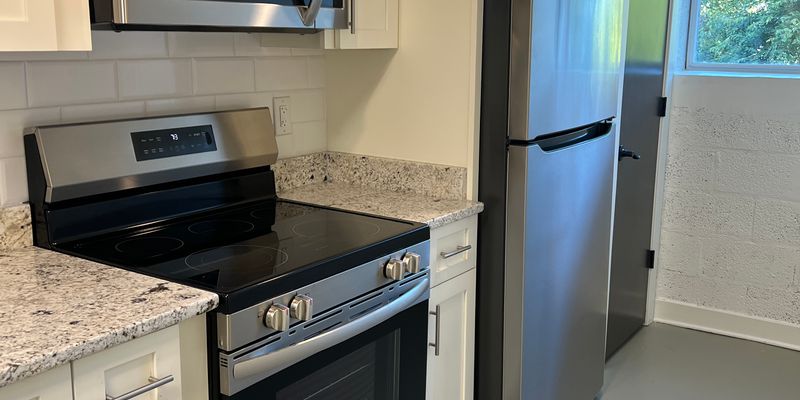 Pulaski Apartment: 500 Pico Terrace