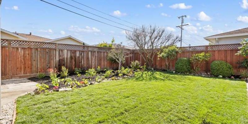 San Mateo House: 2009 Ginnever St