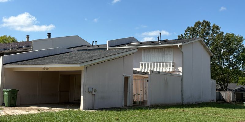 Montgomery House: 2100 Rexford Road
