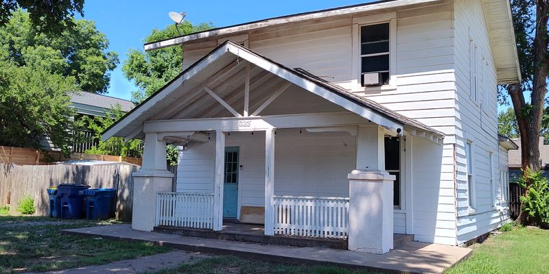 Stillwater House: 323 S West St