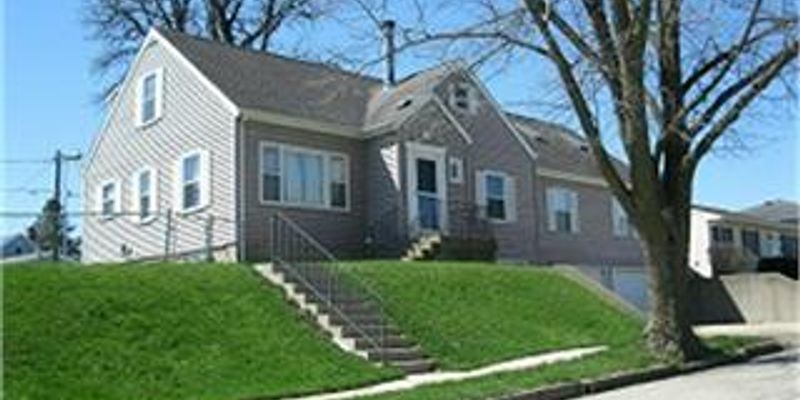 Dubuque Apartment: 840 Goethe St
