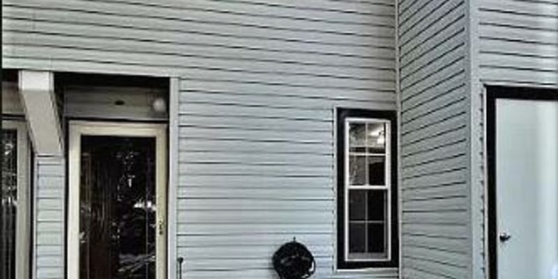 Pine Hill House: 1605 Bromley estates