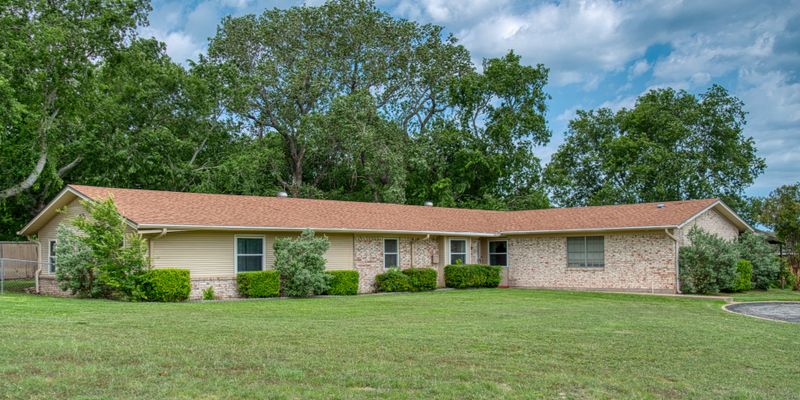 Gatesville House: 203 Mesa Dr