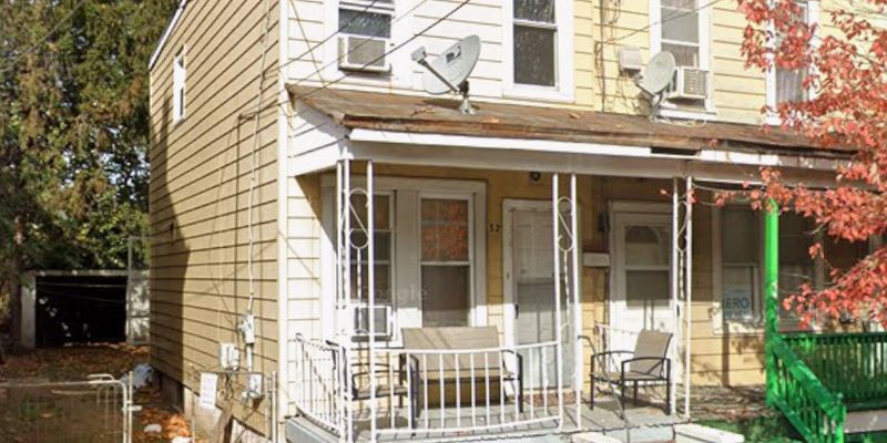 Trenton House: 52 Ward Ave