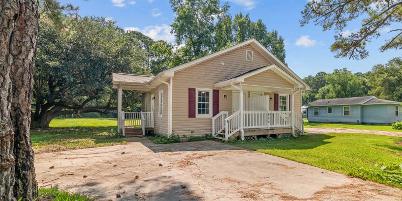 Jacksonville Apartment: 109 Rodeo Ln