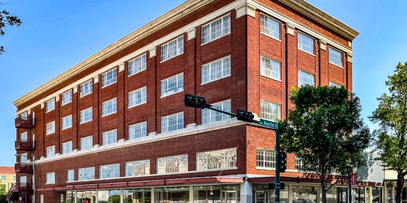 Waco Apartment: 800 Austin Avenue