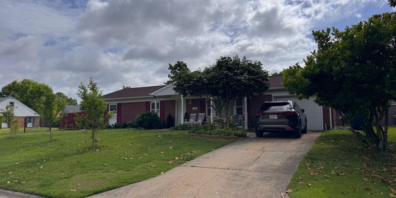 Virginia Beach House: 345 W Palmyra Dr