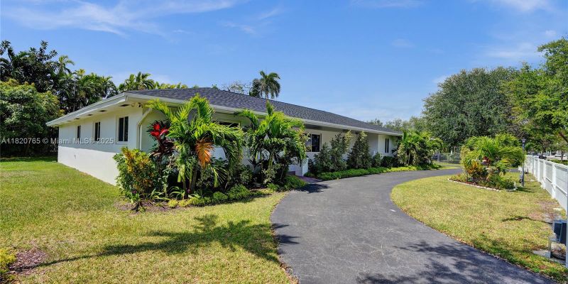 Pinecrest House: 7360 SW 120th St #7360
