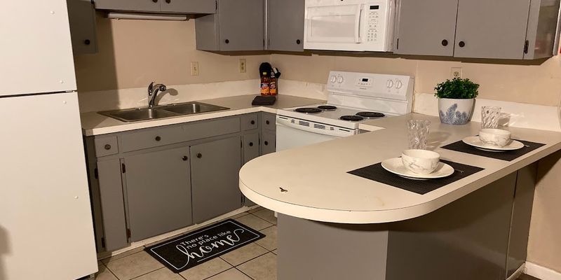 Monroe Apartment: 401 Willett Pl Blvd