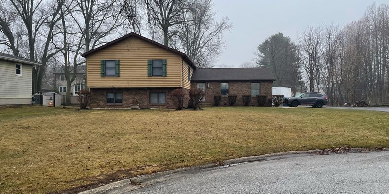 Chesterton House: 801 Dunewood Dr