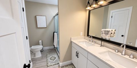 Decluttered Bathroom in Balanced Light-20.png