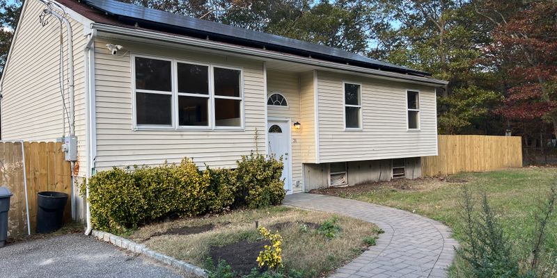 Coram House: 31 Beach Ln