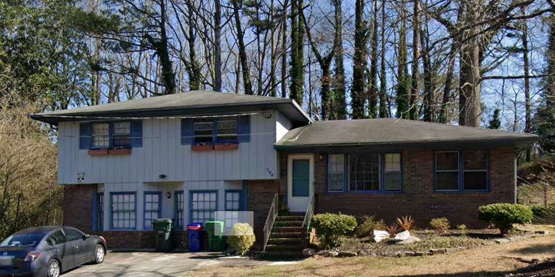Stone Mountain House: 725 San Miguel Dr