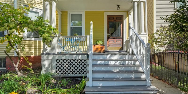 Cambridge Apartment: 1657 Cambridge St