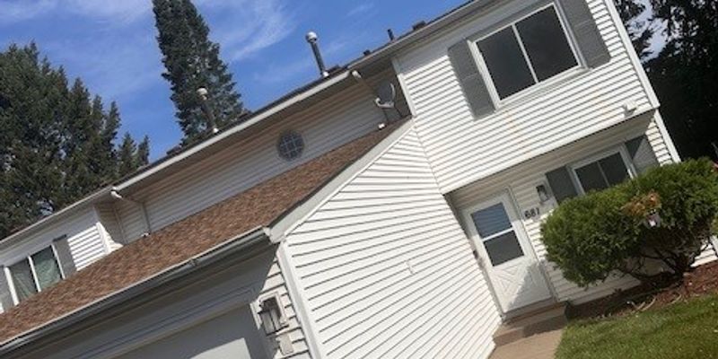 Burnsville House: 681 E Burnsville Pkwy