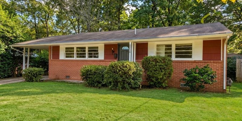 Montgomery House: 3334 Cottonwood Dr