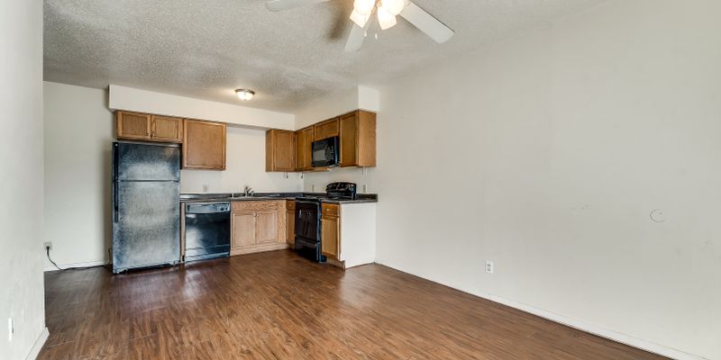 Arlington Apartment: 106 E Cedar St