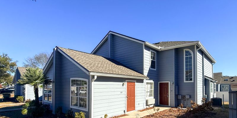 Davenport Townhome: 143 Mango Dr