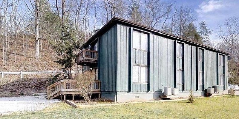 Huntington Apartment: 9 Nathan Drive