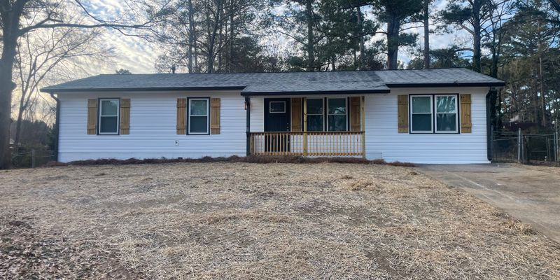 Conyers House: 335 Cindy Dr SE