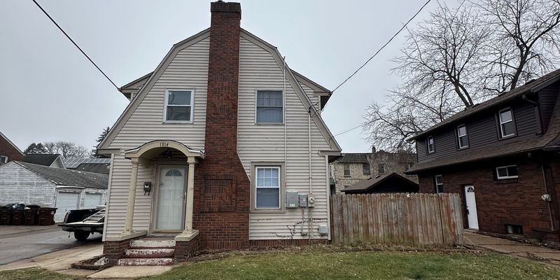 Rockford House: 1914 Auburn St
