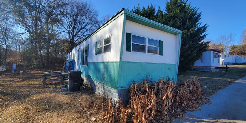 Connelly Springs House: 8364 Cedar St