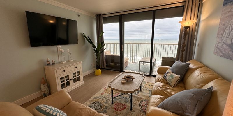 Carolina Beach House: 1403 Lake Park Blvd S