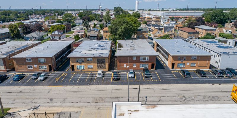 Melrose Park Apartment: 1936 N 17th Ave
