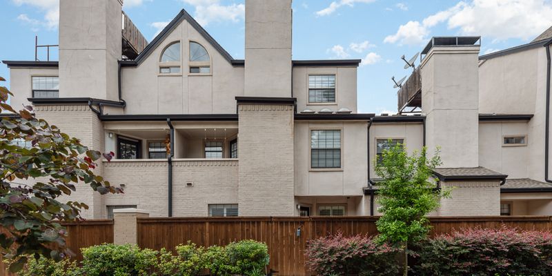 Dallas House: 3901 Travis St