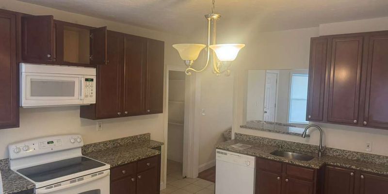 Stoughton Apartment: 293 School St