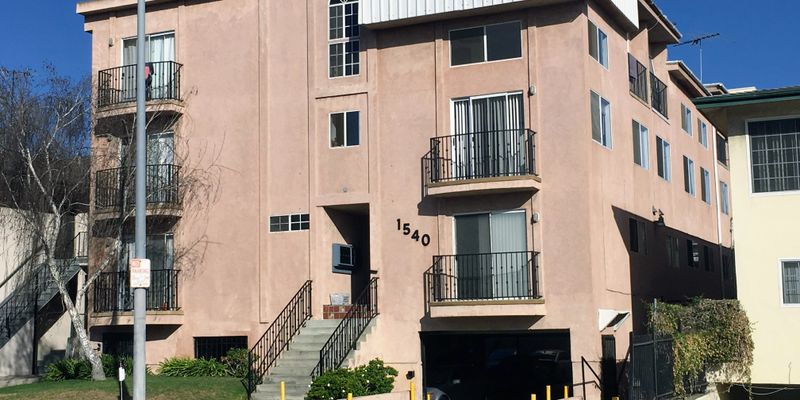 Los Angeles Apartment: 1540 South Fairfax Avenue