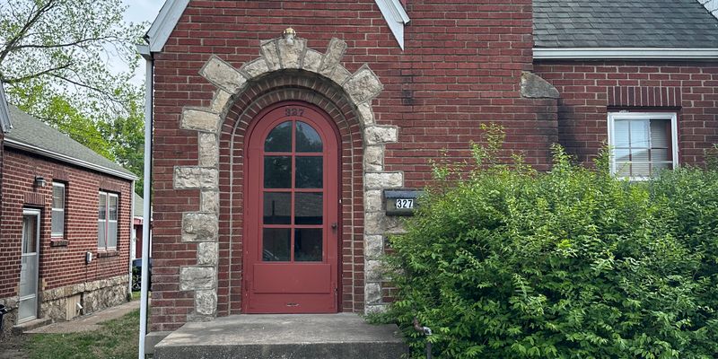 Chanute House: 327 W Main St