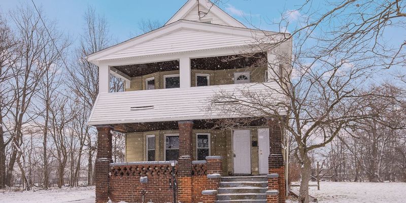 Cleveland Apartment: 969 Parkway Rd