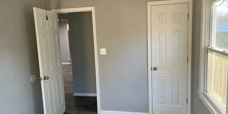 Hazel Crest House: 16901 Orchard Ridge Ave